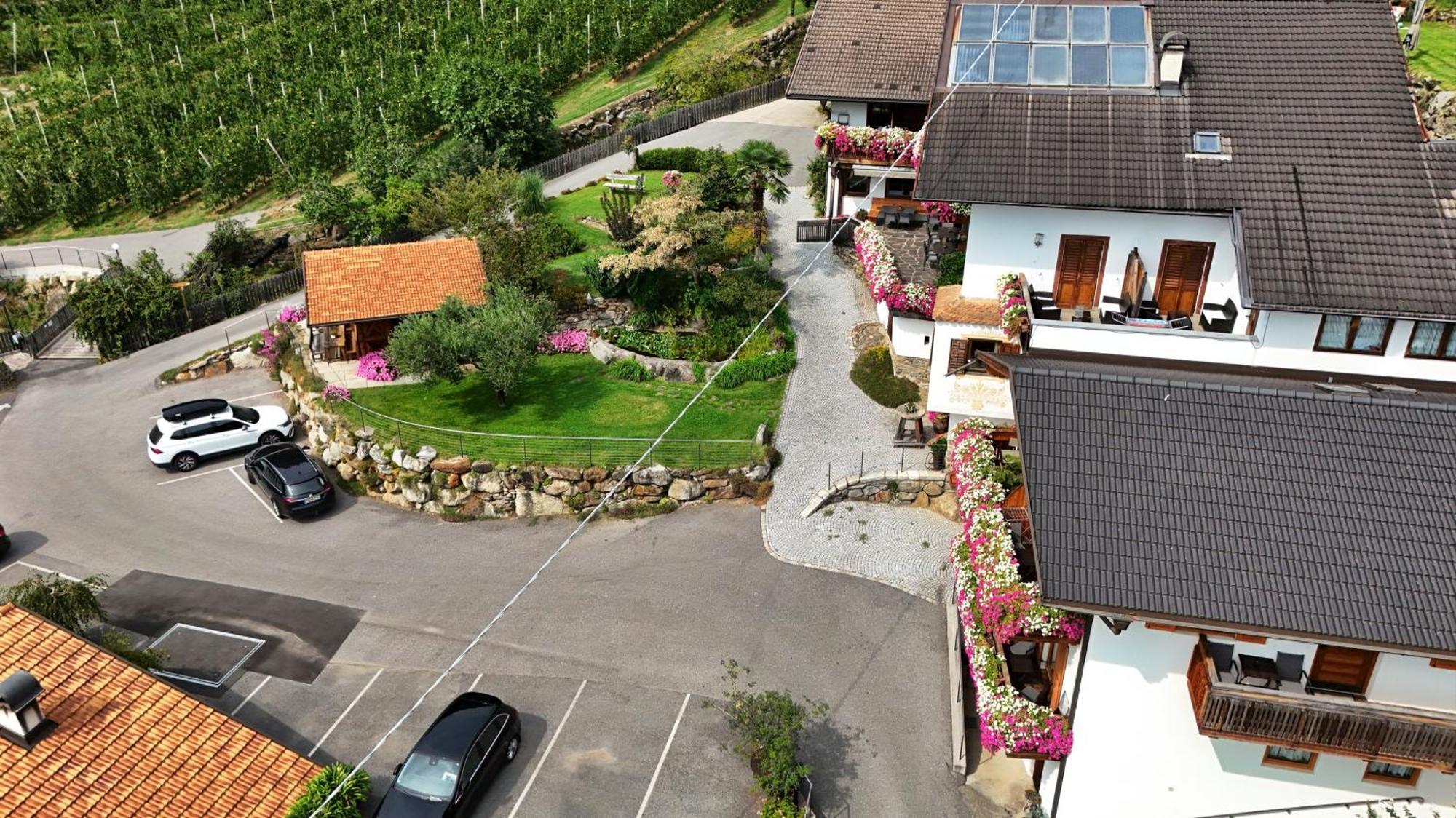 Residence Blumenthalerhof Lagundo Esterno foto